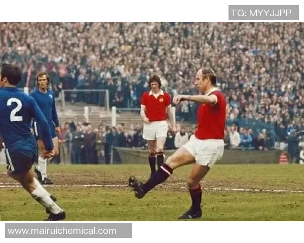 五月的足球明星闪耀赛场展现激情与荣耀的精彩瞬间 五月的足球明星闪耀赛场展现激情与荣耀的精彩瞬间